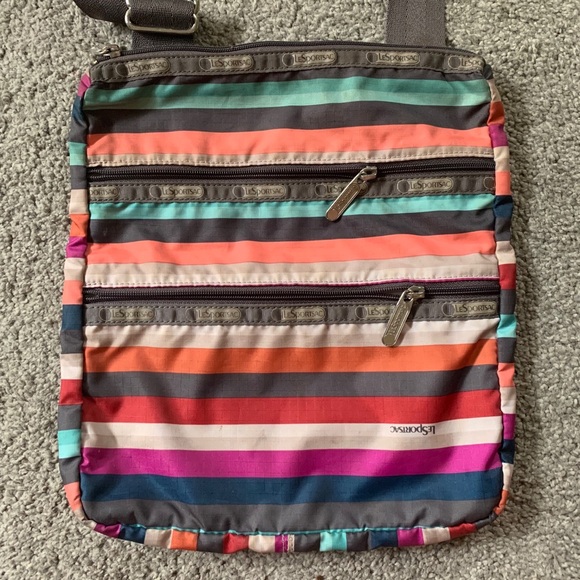 LeSportsac crossbody - Picture 3 of 4